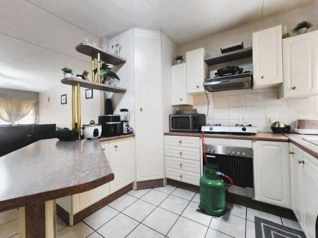 2 Bedroom Townhouse For Sale in New Redruth