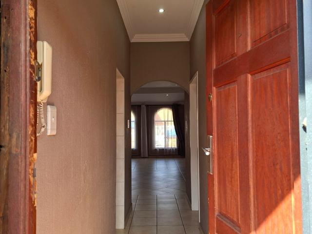 2 Bedroom Townhouse For Sale in New Redruth