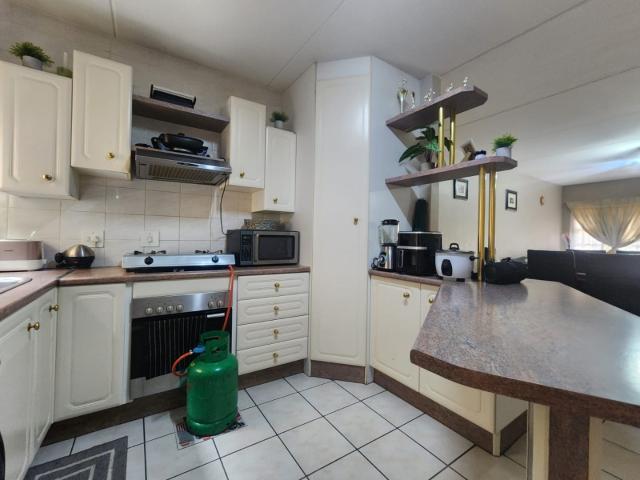 2 Bedroom Townhouse For Sale in New Redruth