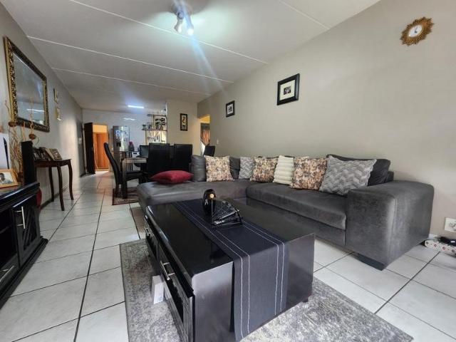 2 Bedroom Townhouse For Sale in New Redruth