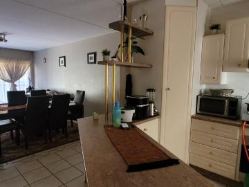 2 Bedroom Townhouse For Sale in New Redruth