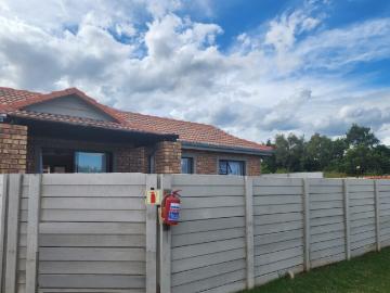2 Bedroom Townhouse For Sale in Ngwenya River Estate