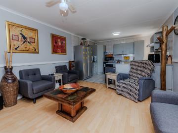 2 Bedroom Townhouse For Sale in Noordheuwel