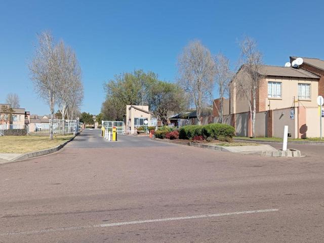 2 Bedroom Townhouse For Sale in Noordwyk