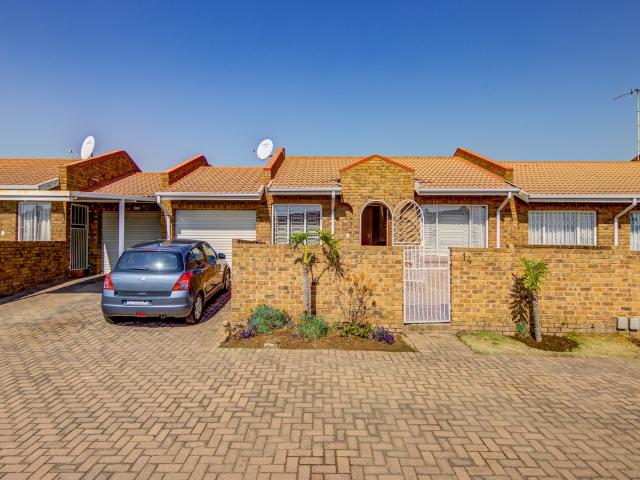 2 Bedroom Townhouse For Sale in Norkem Park
