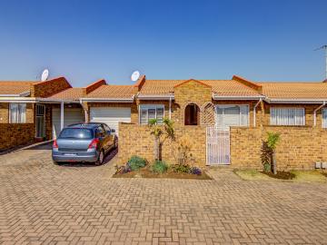 Townhouse for sale in Norkem Park - Parking