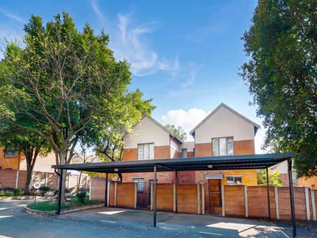 2 Bedroom Townhouse For Sale in North Riding