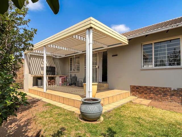 2 Bedroom Townhouse For Sale in Northwold