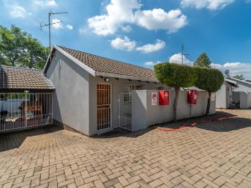 2 Bedroom Townhouse For Sale in Northwold