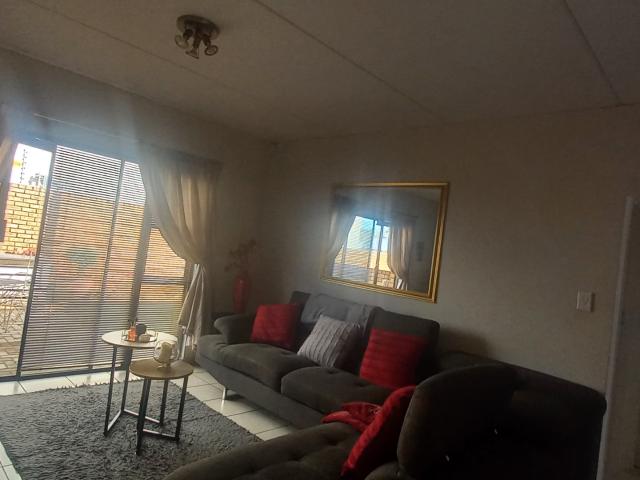 2 Bedroom Townhouse For Sale in Norton Small Farms