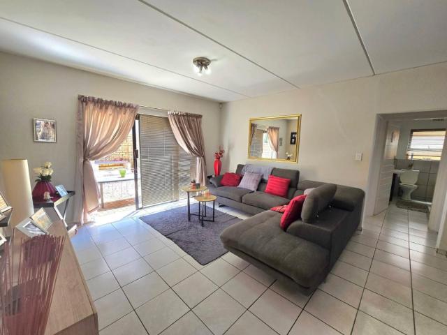 2 Bedroom Townhouse For Sale in Norton Small Farms