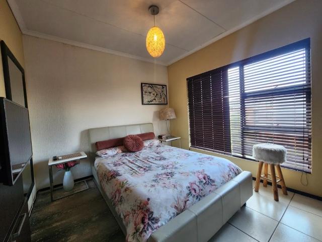 2 Bedroom Townhouse For Sale in Oakdene