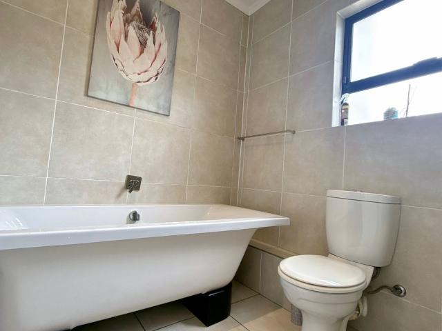 2 Bedroom Townhouse For Sale in Oakdene