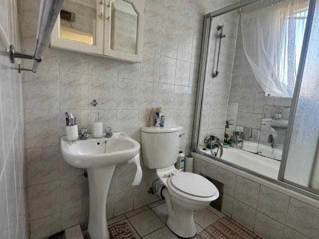 2 Bedroom Townhouse For Sale in Oakdene