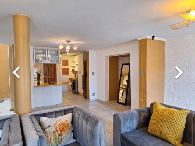 2 Bedroom Townhouse For Sale in Oakdene