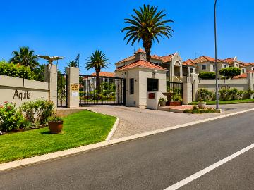 2 Bedroom Townhouse For Sale in Oakdene