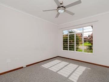 2 Bedroom Townhouse For Sale in Ontdekkerspark