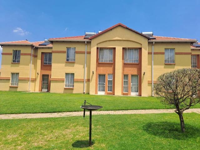 2 Bedroom Townhouse For Sale in Ormonde View