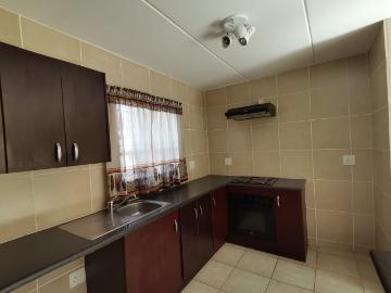 2 Bedroom Townhouse For Sale in Aeroton