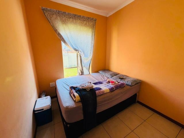 2 Bedroom Townhouse For Sale in Aeroton