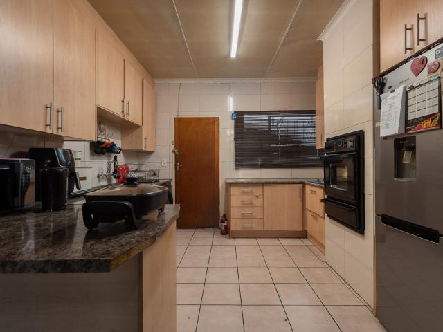 2 Bedroom Townhouse For Sale in Albemarle Ext 1