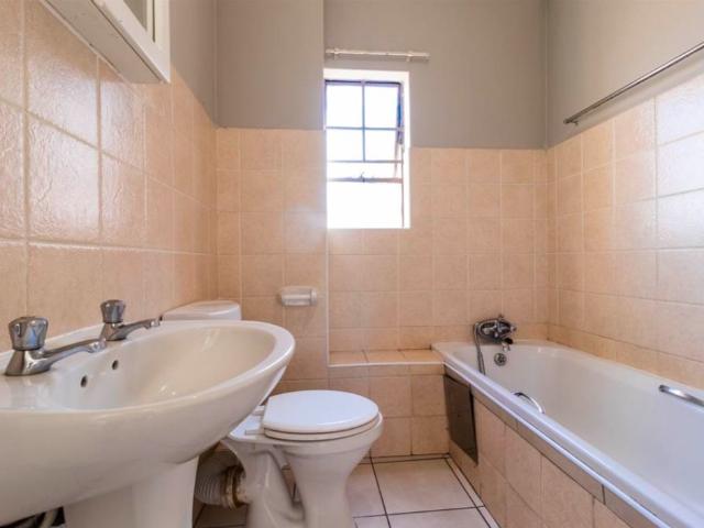 2 Bedroom Townhouse For Sale in Albemarle Ext 2