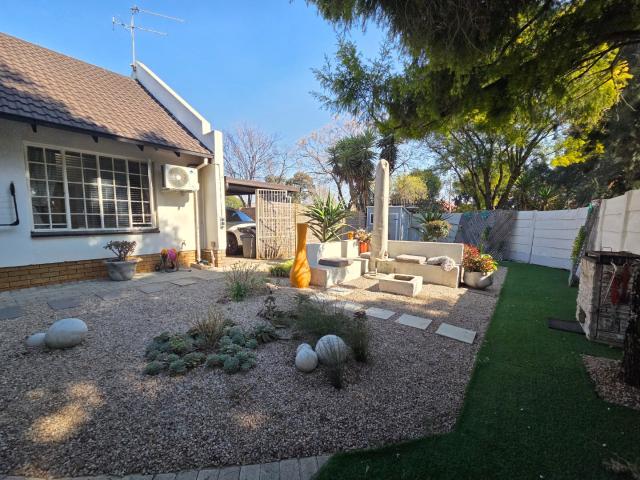 2 Bedroom Townhouse For Sale in Albertsdal