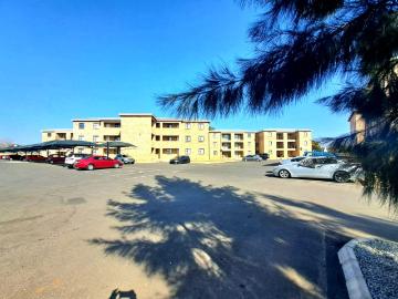 Townhouse for sale in Vosloorus - Grill