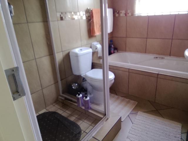 2 Bedroom Townhouse For Sale in Alrode