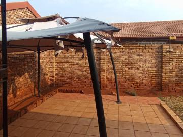 2 Bedroom Townhouse For Sale in Amandasig