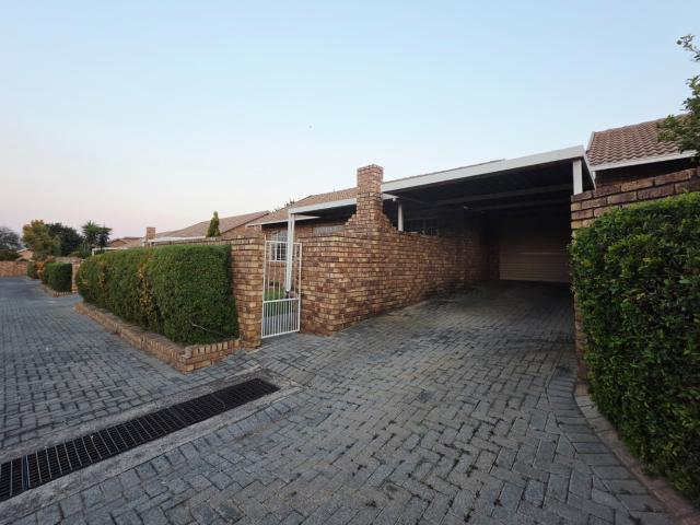 2 Bedroom Townhouse For Sale in Amberfield Crest Estate