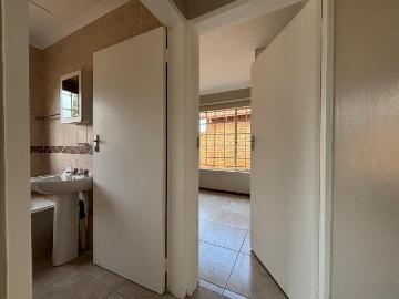 2 Bedroom Townhouse For Sale in Amberfield Glen