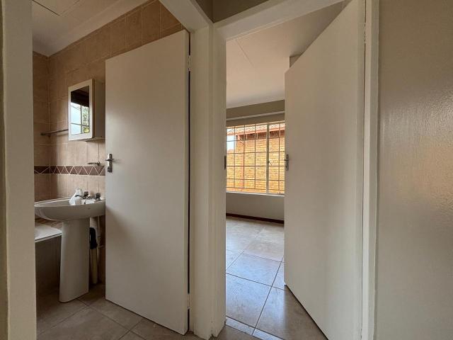 2 Bedroom Townhouse For Sale in Amberfield Glen