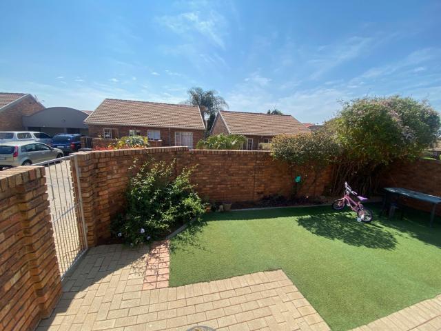 2 Bedroom Townhouse For Sale in Amberfield Heights