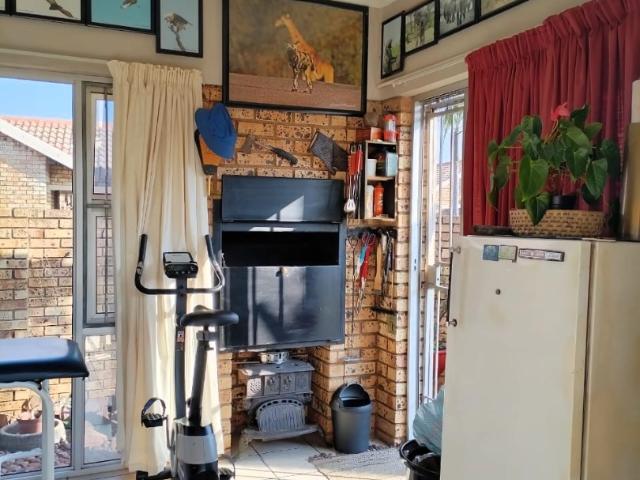 2 Bedroom Townhouse For Sale in Annlin