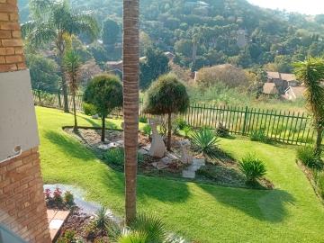 2 Bedroom Townhouse For Sale in Bassonia
