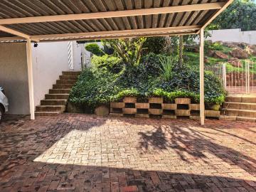 2 Bedroom Townhouse For Sale in Bassonia