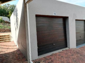 2 Bedroom Townhouse For Sale in Bassonia