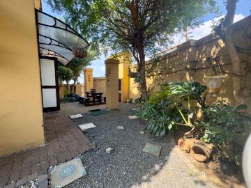 2 Bedroom Townhouse For Sale in Bassonia