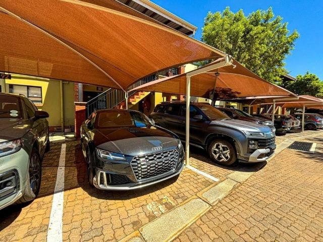 2 Bedroom Townhouse For Sale in Bassonia