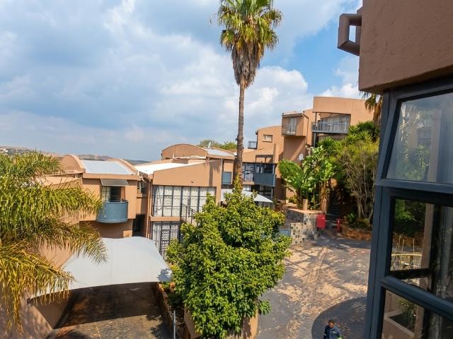 2 Bedroom Townhouse For Sale in Bassonia
