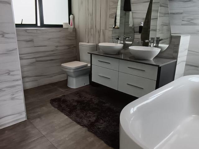 2 Bedroom Townhouse For Sale in Bassonia