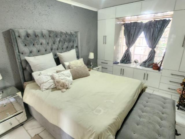2 Bedroom Townhouse For Sale in Bassonia