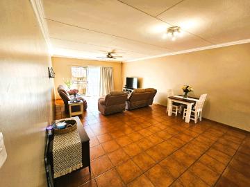 2 Bedroom Townhouse For Sale in Bendor Ridge