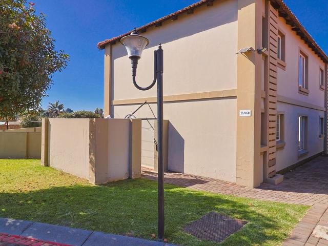 2 Bedroom Townhouse For Sale in Bergbron