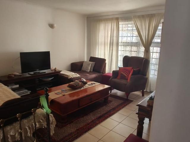 2 Bedroom Townhouse For Sale in Bergbron