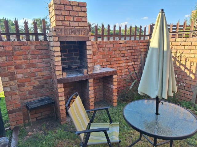 2 Bedroom Townhouse For Sale in Birchleigh