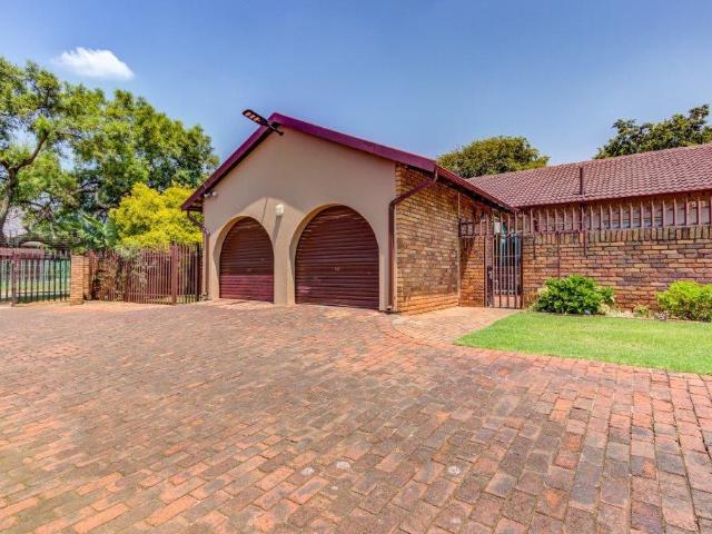 2 Bedroom Townhouse For Sale in Birchleigh