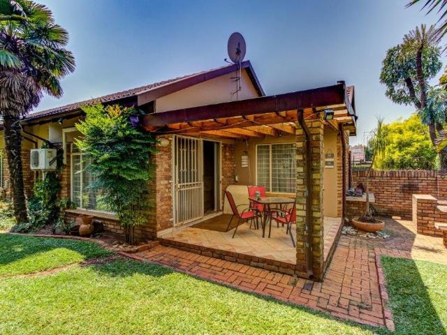 2 Bedroom Townhouse For Sale in Birchleigh