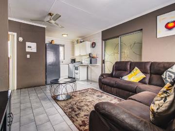 2 Bedroom Townhouse For Sale in Birchleigh